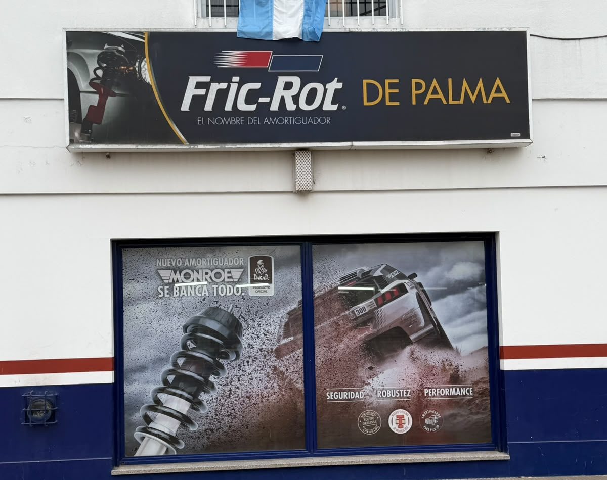 Cartel Fric-Rot De Palma sobre la vidriera